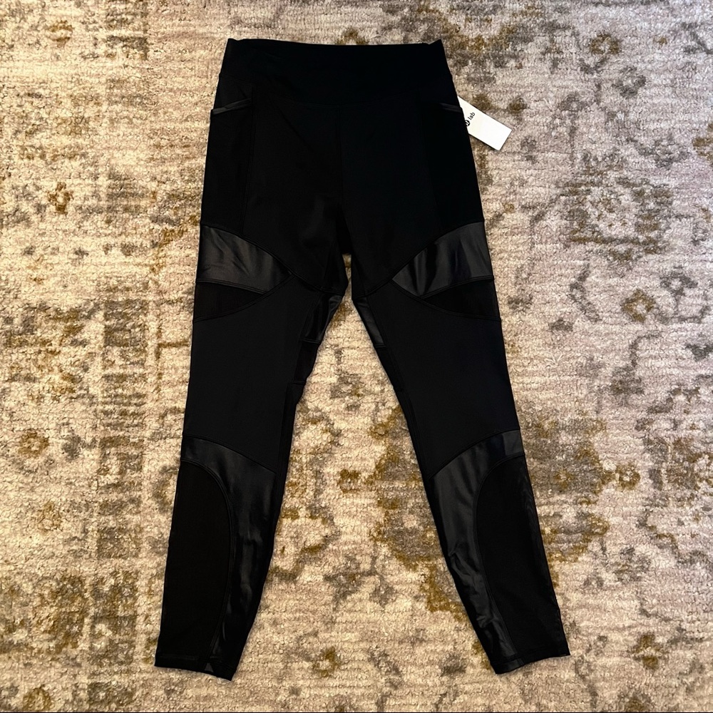 Lululemon Pele Crop (Lululemon Lab)